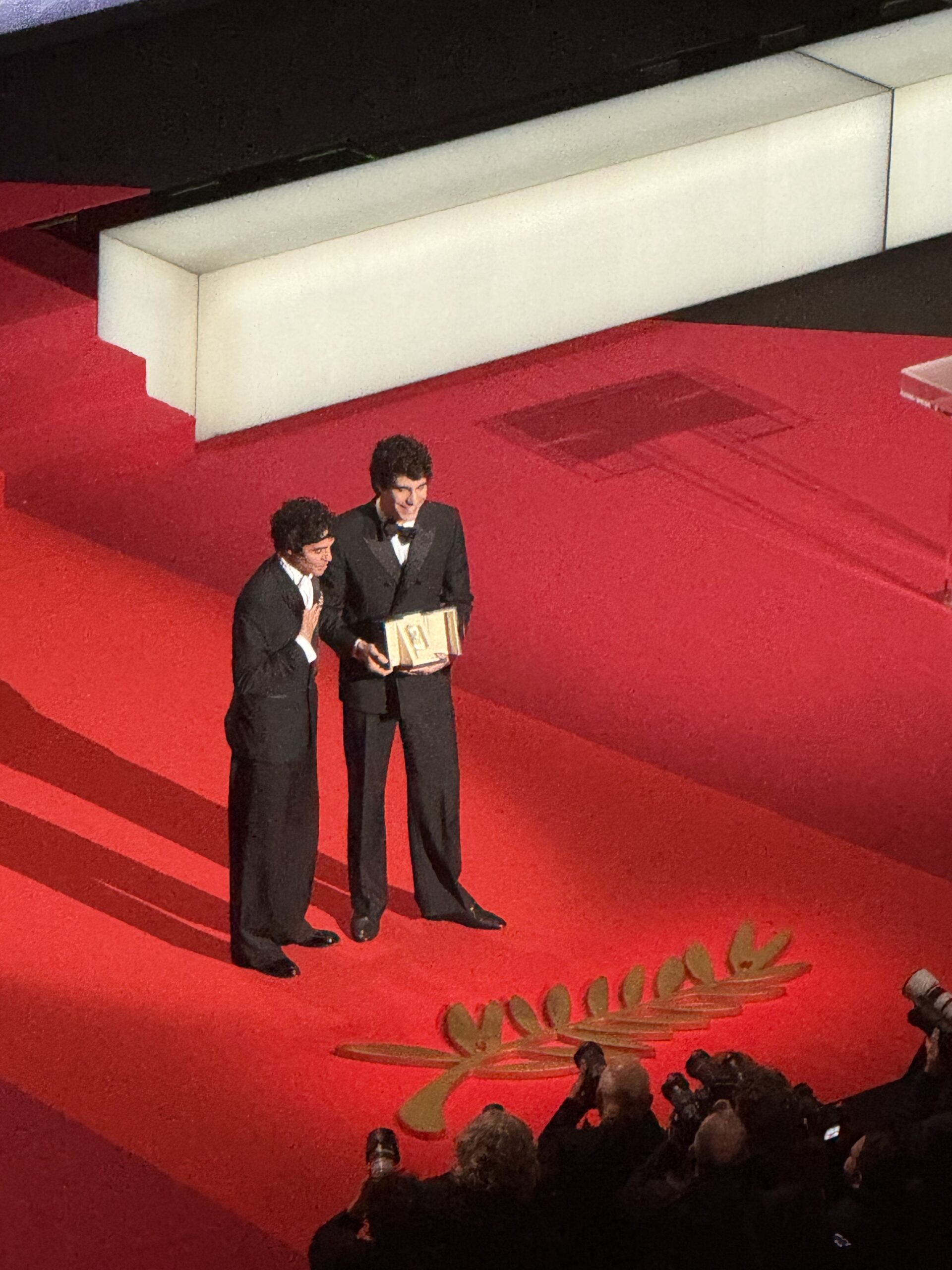 Javier Calvo et Javier Ambrossi reçoivent le Prix de la mise en scène pour La Bola Negra