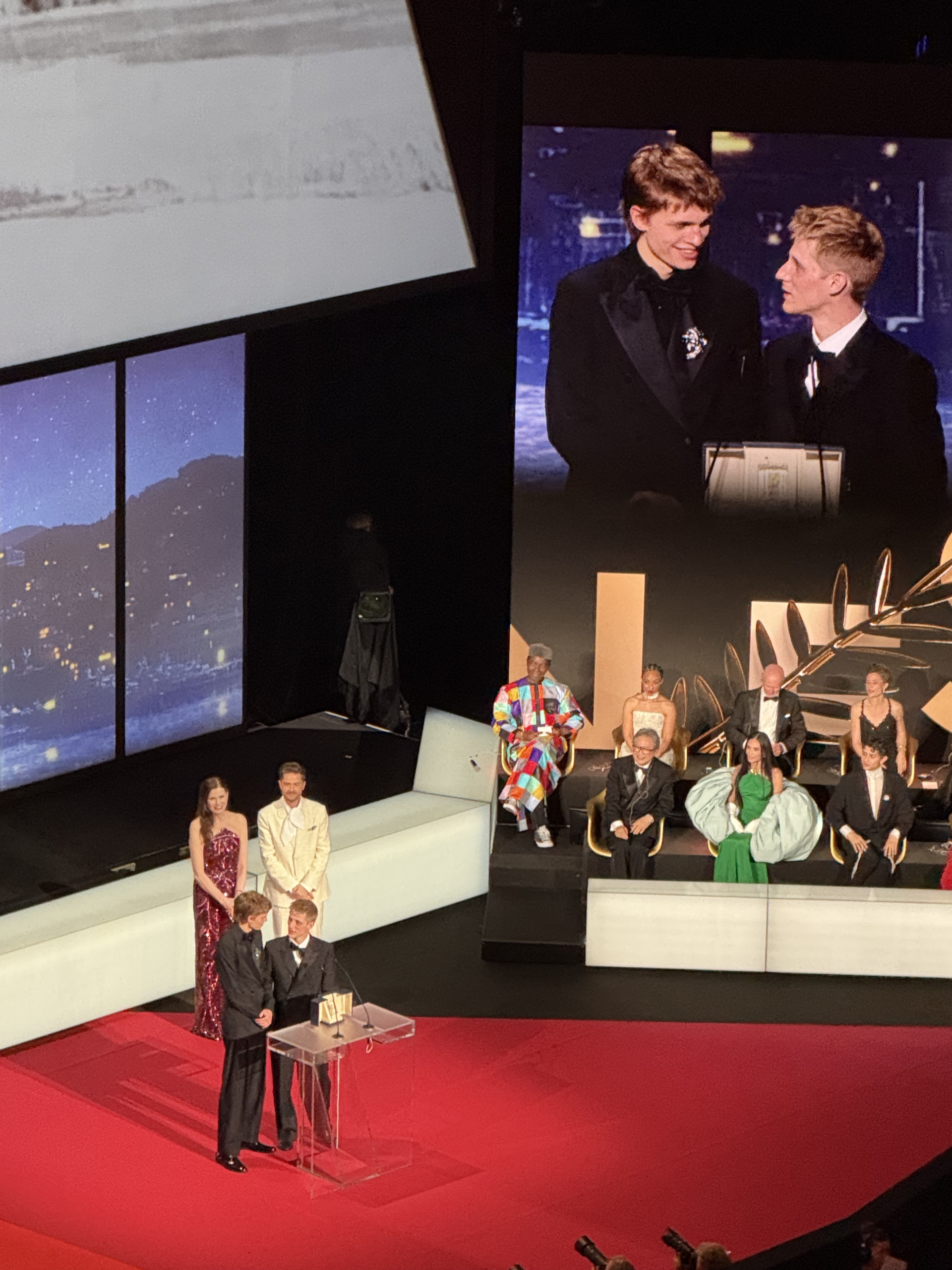 Emmanuel Macchia et Valentin Campagne reçoivent le Prix d'interprétation masculine pour Coward