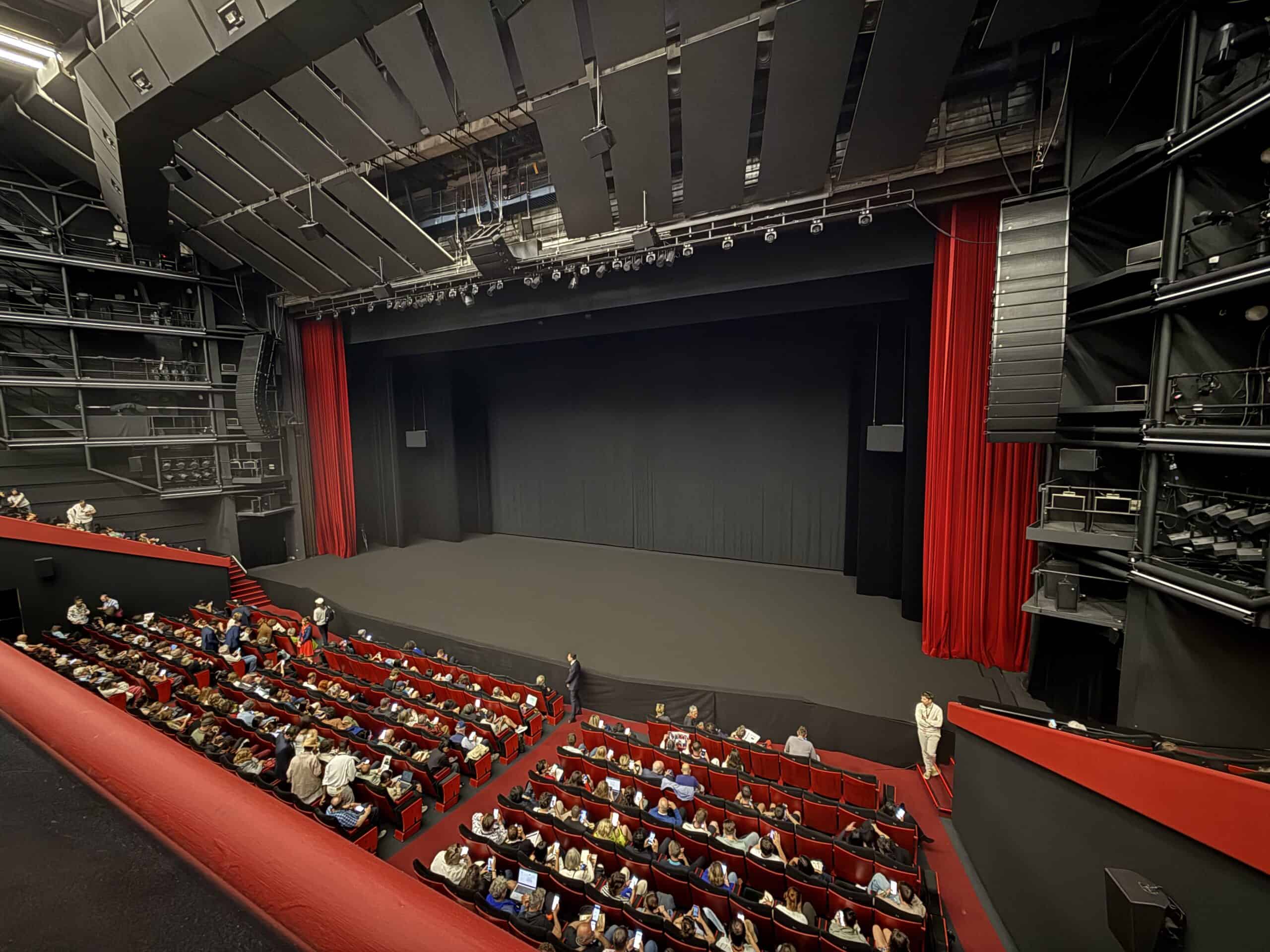 Le Grand Théâtre Lumière avant une projection